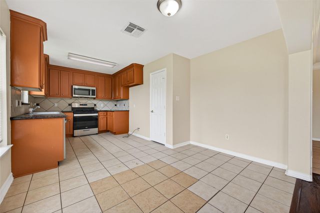 707 Mockingbird Street, Navasota, TX 77868