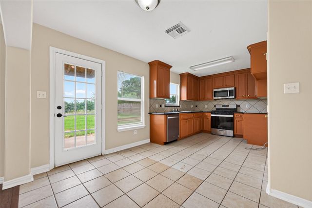 707 Mockingbird Street, Navasota, TX 77868