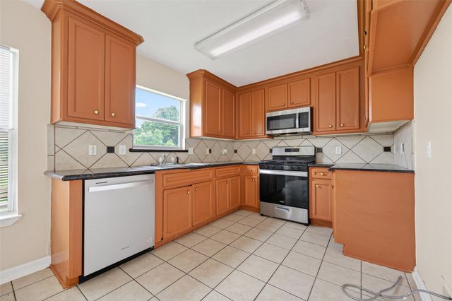 707 Mockingbird Street, Navasota, TX 77868