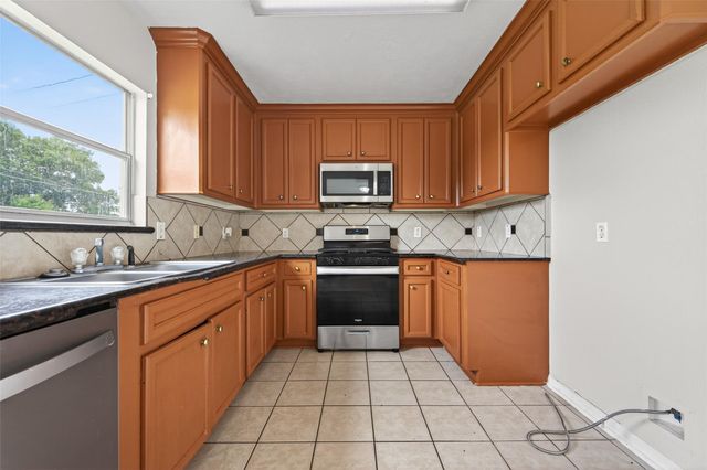 707 Mockingbird Street, Navasota, TX 77868