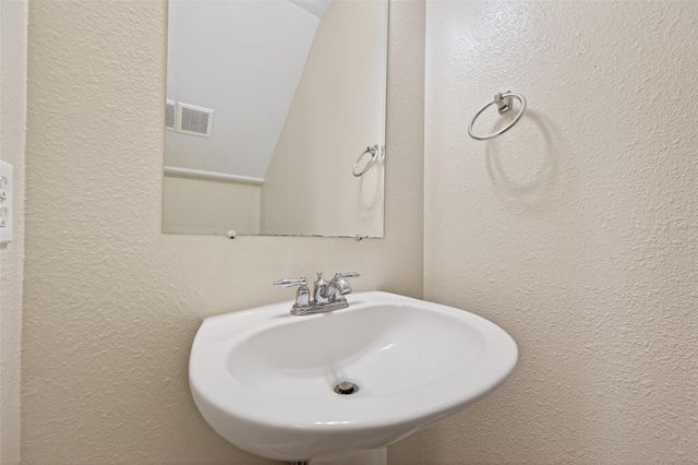 707 Mockingbird Street, Navasota, TX 77868