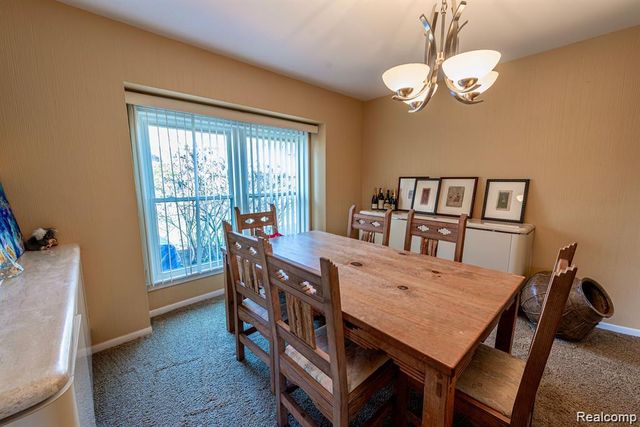 4426 Knightsbridge Lane, West Bloomfield, MI 48323