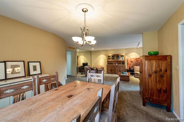 4426 Knightsbridge Lane, West Bloomfield, MI 48323