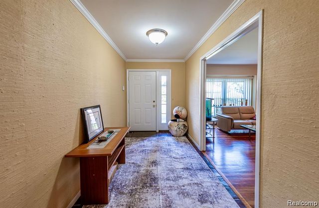 4426 Knightsbridge Lane, West Bloomfield, MI 48323