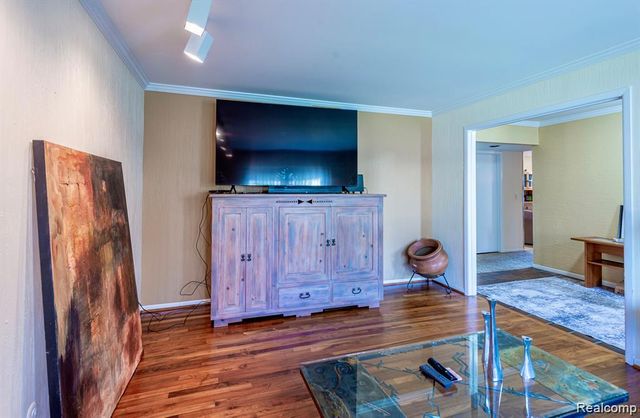 4426 Knightsbridge Lane, West Bloomfield, MI 48323