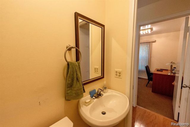 4426 Knightsbridge Lane, West Bloomfield, MI 48323