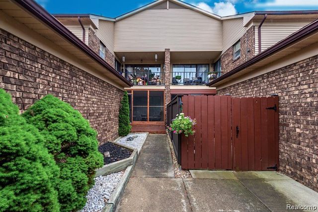 4426 Knightsbridge Lane, West Bloomfield, MI 48323