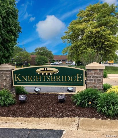 4426 Knightsbridge Lane, West Bloomfield, MI 48323