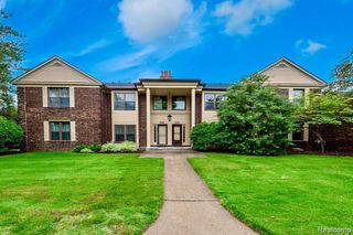 4426 Knightsbridge Lane, West Bloomfield, MI 48323