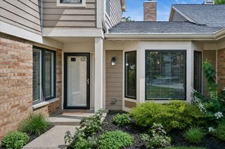 1204 Chatham Court 1204, Libertyville, IL 60048