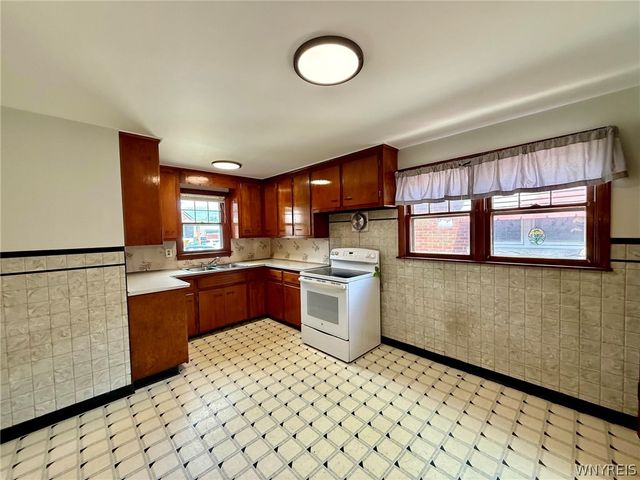 1157 La Salle Avenue, Niagara Falls, NY 14301