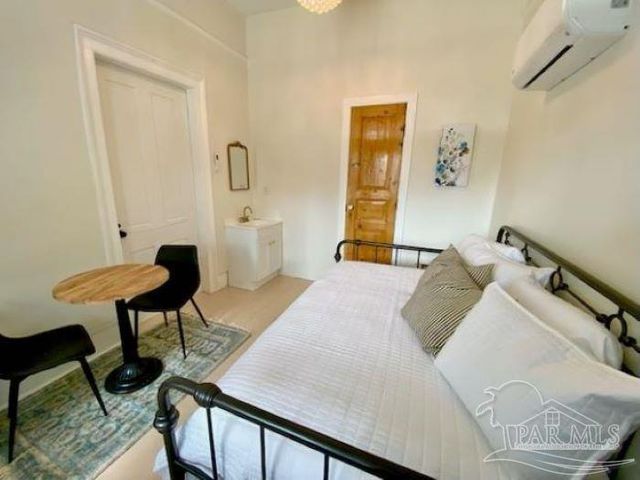 600 E Jackson St, Pensacola, FL 32501