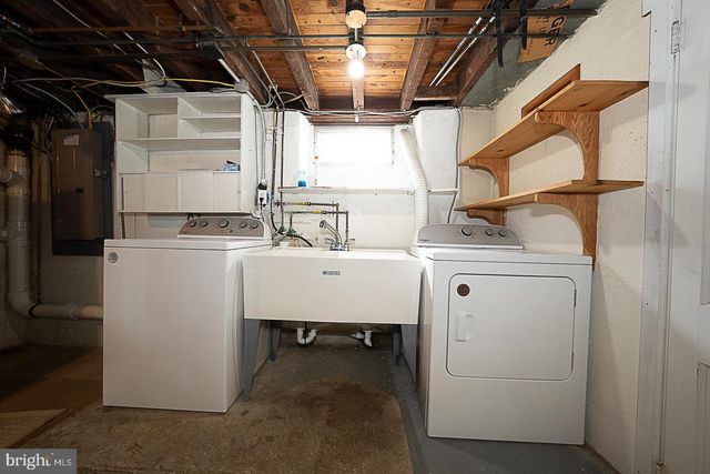 1504 WYNNEWOOD RD, Ardmore, PA 19003