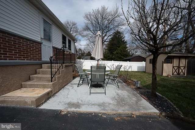 1504 WYNNEWOOD RD, Ardmore, PA 19003