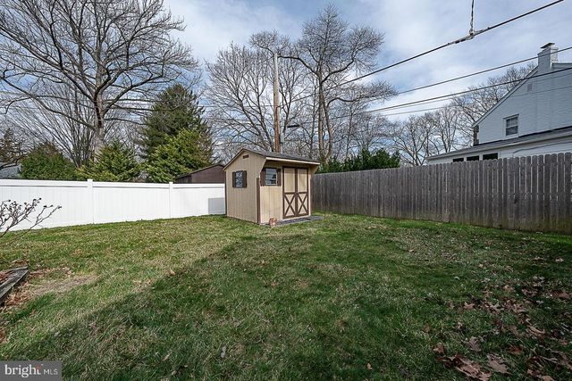 1504 WYNNEWOOD RD, Ardmore, PA 19003