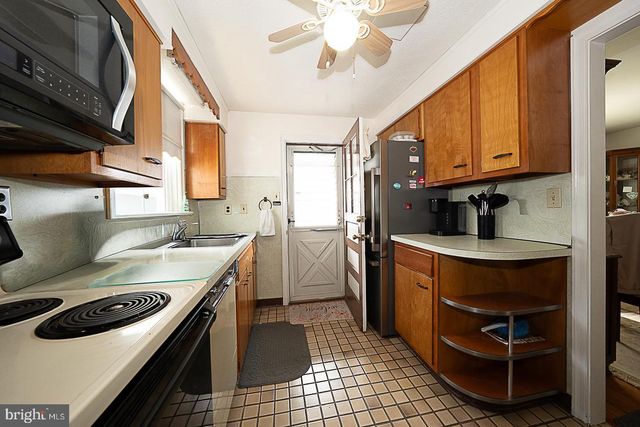 1504 WYNNEWOOD RD, Ardmore, PA 19003