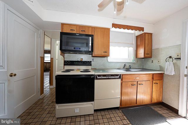 1504 WYNNEWOOD RD, Ardmore, PA 19003