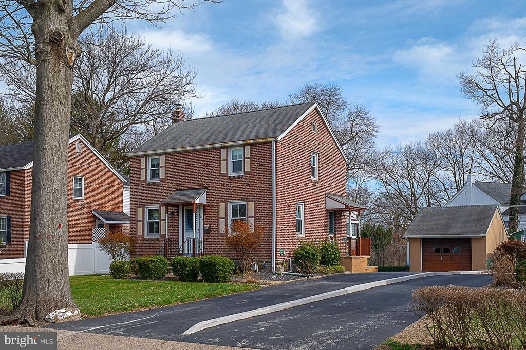 1504 WYNNEWOOD RD, Ardmore, PA 19003