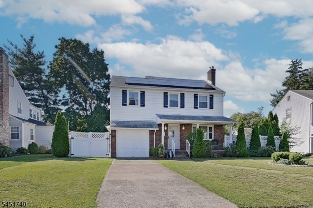 112 Elmwood Dr, Elmwood Park Boro, NJ 07407 — photo 2