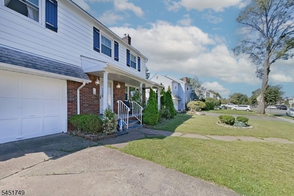 112 Elmwood Dr, Elmwood Park Boro, NJ 07407 — photo 3