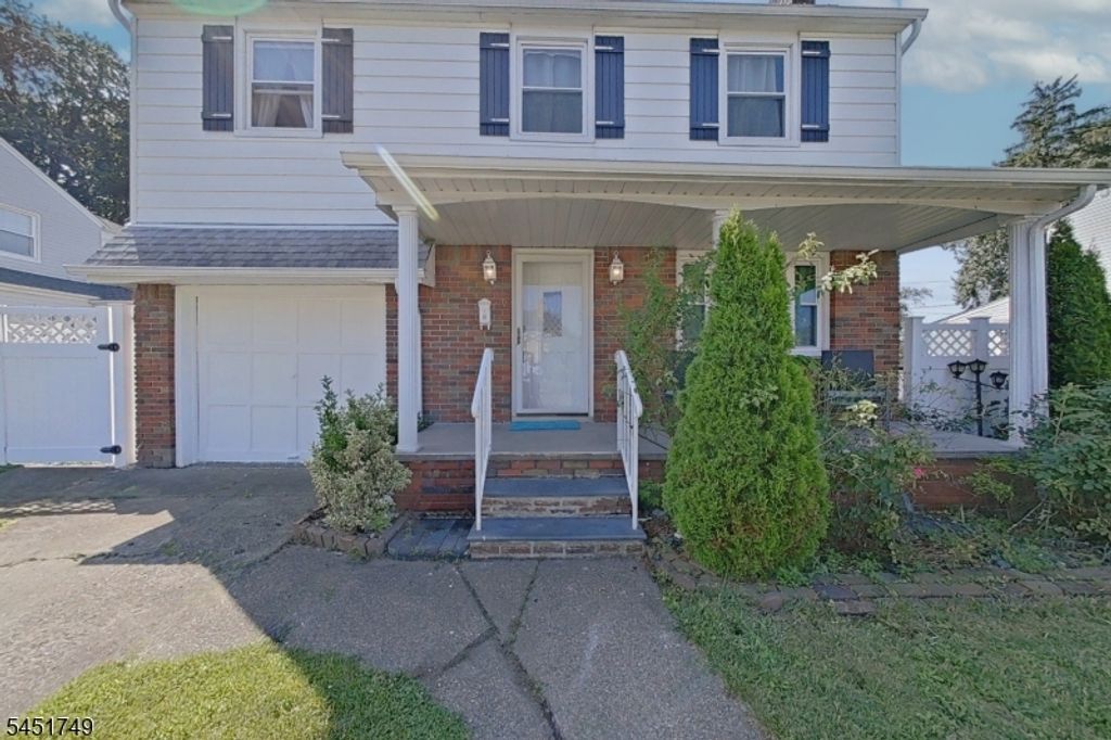 112 Elmwood Dr, Elmwood Park Boro, NJ 07407 — photo 4