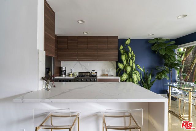 1145 Larrabee Street 9, West Hollywood, CA 90069
