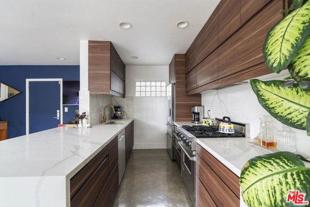 1145 Larrabee Street 9, West Hollywood, CA 90069