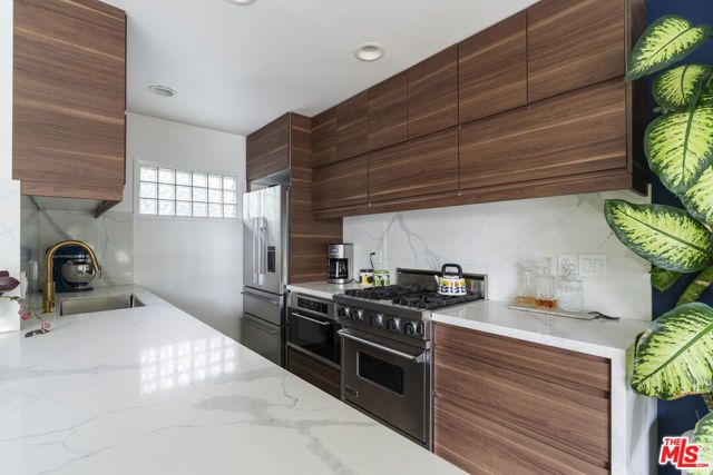 1145 Larrabee Street 9, West Hollywood, CA 90069