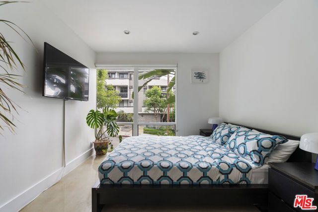 1145 Larrabee Street 9, West Hollywood, CA 90069