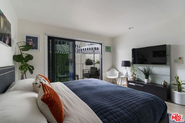 1145 Larrabee Street 9, West Hollywood, CA 90069