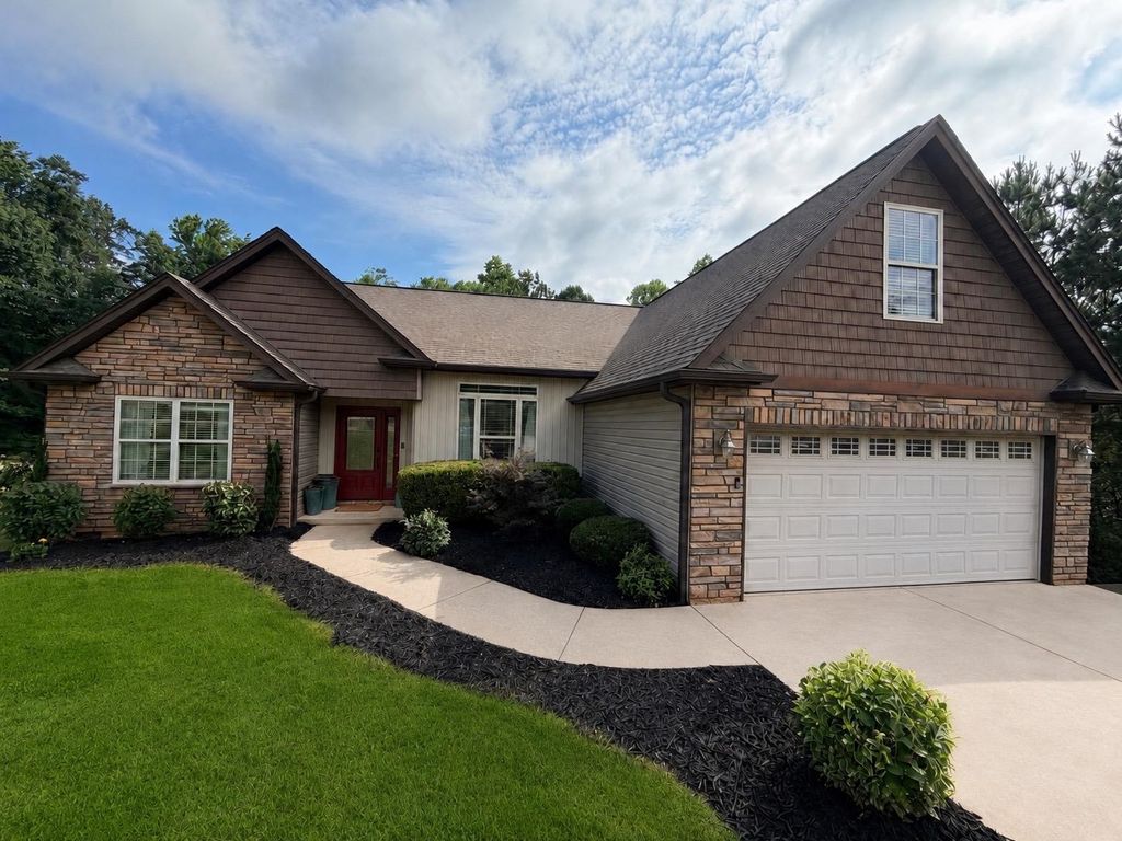 449 Abberly Lane, Boiling Springs, SC 29316