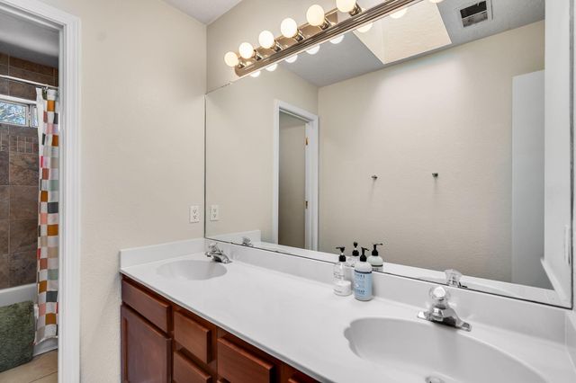 8035 Brittany Avenue NE, Albuquerque, NM 87109