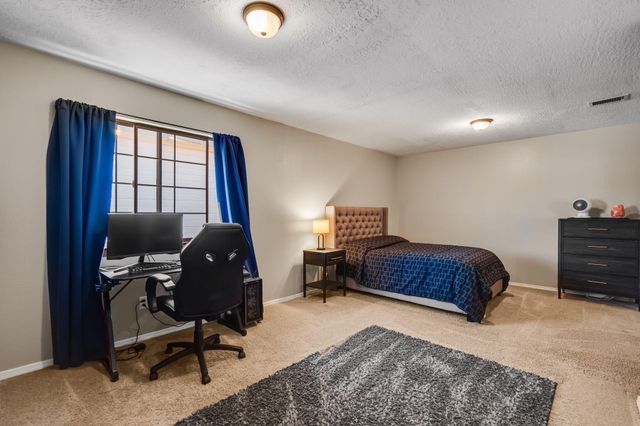 8035 Brittany Avenue NE, Albuquerque, NM 87109