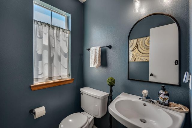 8035 Brittany Avenue NE, Albuquerque, NM 87109