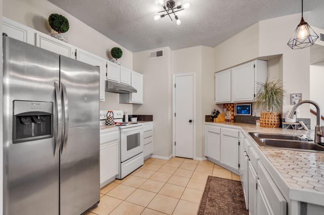 8035 Brittany Avenue NE, Albuquerque, NM 87109