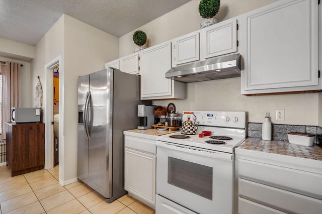 8035 Brittany Avenue NE, Albuquerque, NM 87109