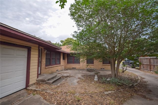 613 Brawner Pkwy, Corpus Christi, TX 78411