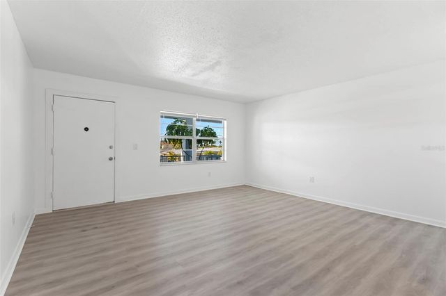 11025 2ND STREET E 8, Treasure Island, FL 33706