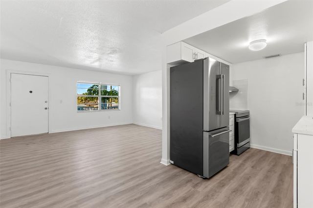 11025 2ND STREET E 8, Treasure Island, FL 33706