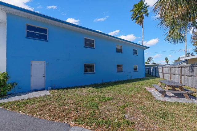 11025 2ND STREET E 8, Treasure Island, FL 33706