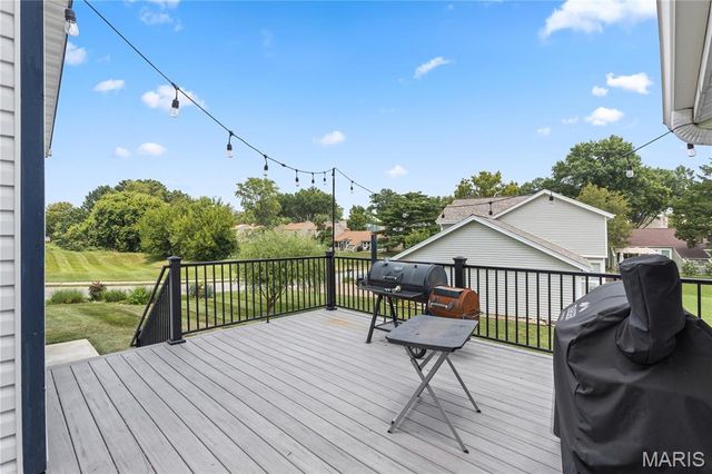 3 Harbor Point Court, Lake St Louis, MO 63367