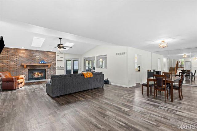 3 Harbor Point Court, Lake St Louis, MO 63367