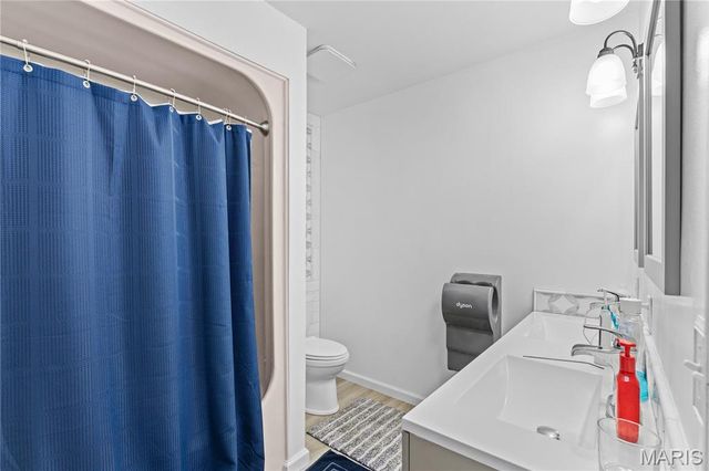 3 Harbor Point Court, Lake St Louis, MO 63367