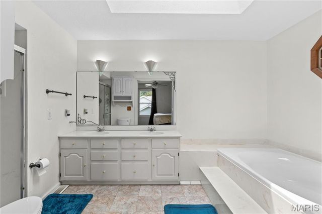 3 Harbor Point Court, Lake St Louis, MO 63367