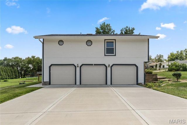 3 Harbor Point Court, Lake St Louis, MO 63367