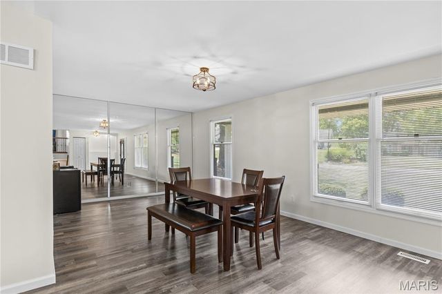3 Harbor Point Court, Lake St Louis, MO 63367