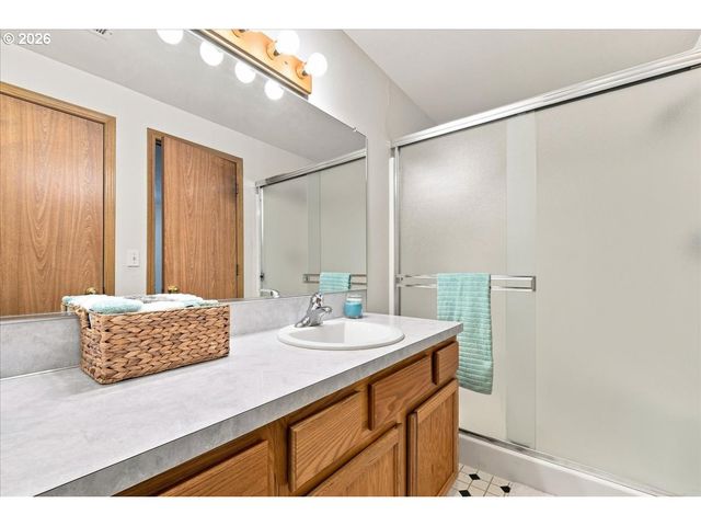 17110 Se 18TH St, Vancouver, WA 98683