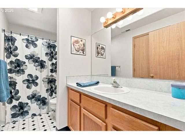 17110 Se 18TH St, Vancouver, WA 98683