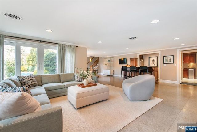 112 Heller Way, Montclair, NJ 07043