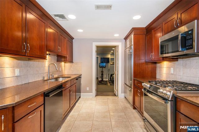 112 Heller Way, Montclair, NJ 07043